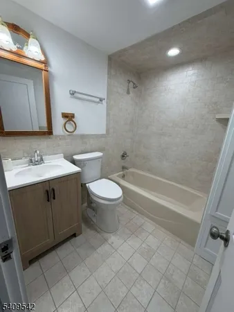 $2,300 | 8 North 12th Street, Hawthorne, NJ 07506