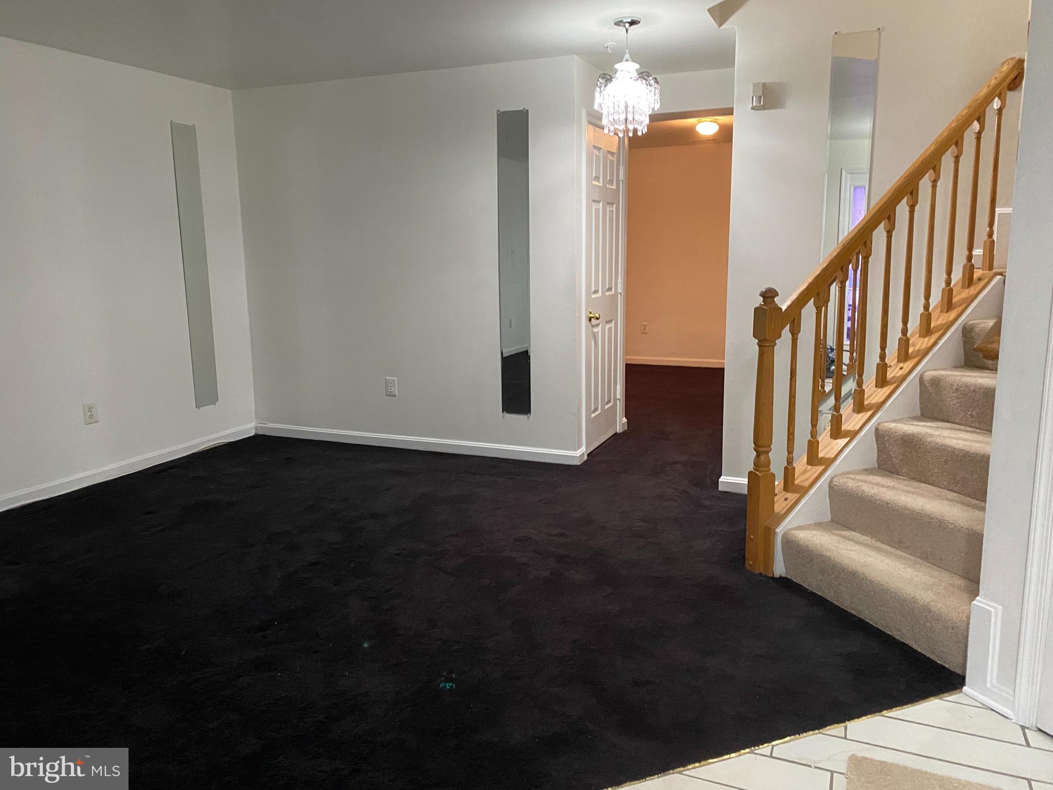 6529 Ridgeborne Drive Baltimore, MD 21237 - Photo 3 of 26 Family room