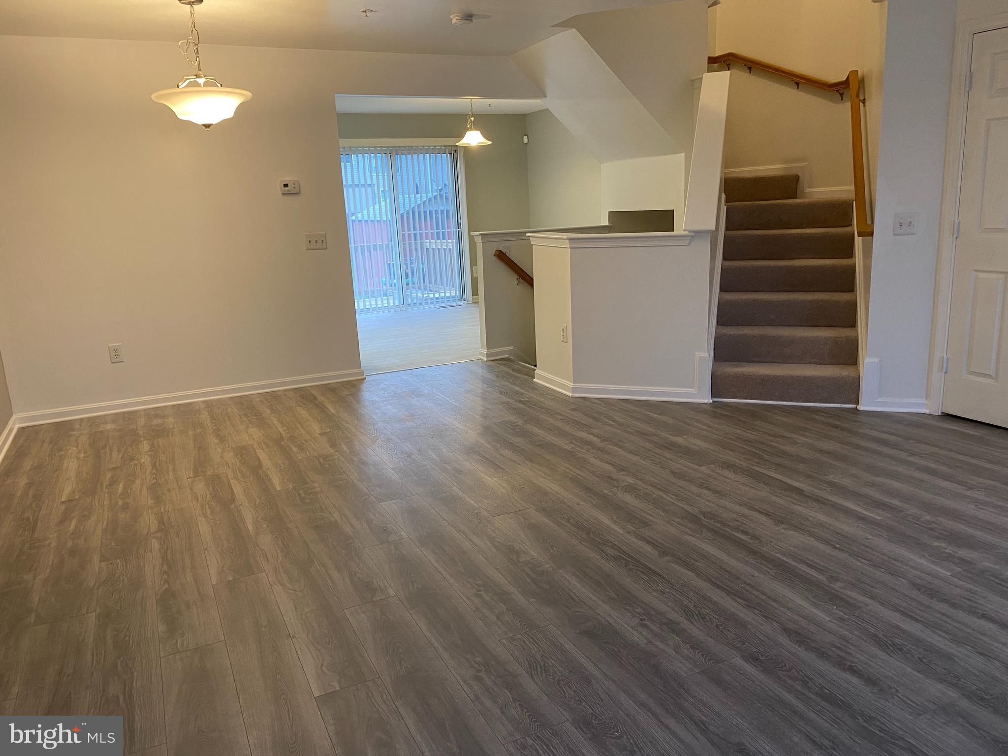 6529 Ridgeborne Drive Baltimore, MD 21237 - Photo 9 of 26 Living room