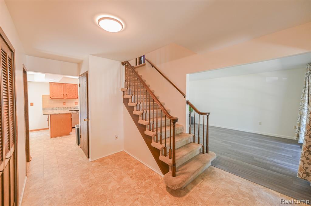 611 Ten Point Drive Rochester Hills, MI 48309 - Photo 13 of 17
