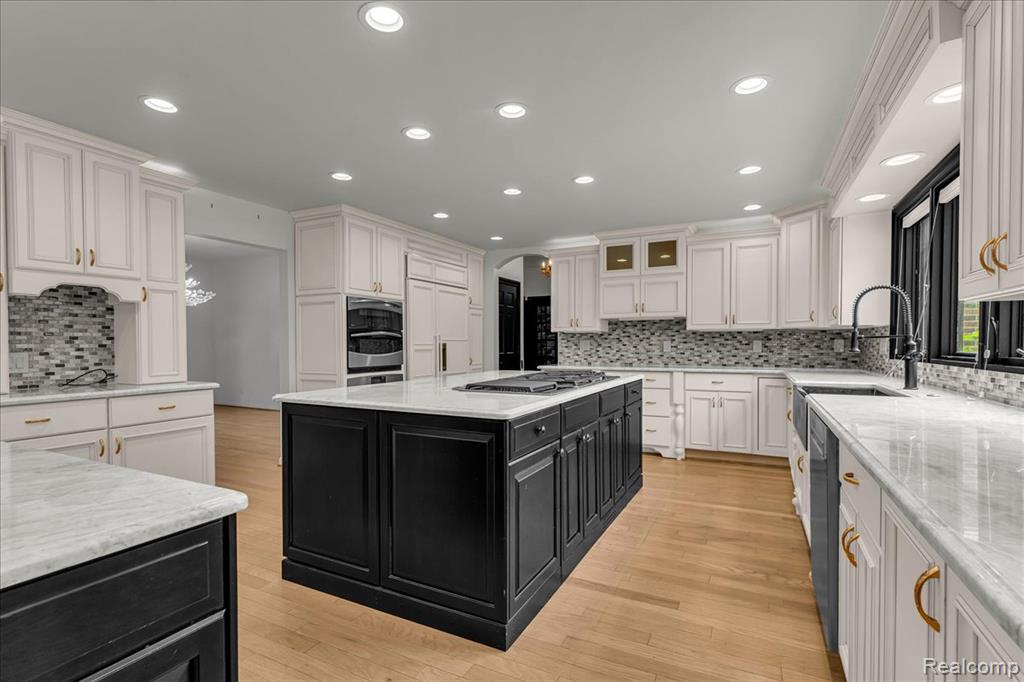 1940 Oak Pointe Drive Rochester Hills, MI 48306 - Photo 5 of 42