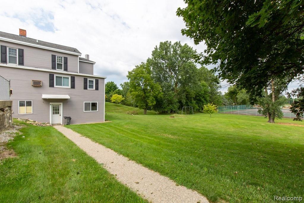 10271 Hegel Road, Unit 1 Goodrich, MI 48438 - Photo 15 of 16