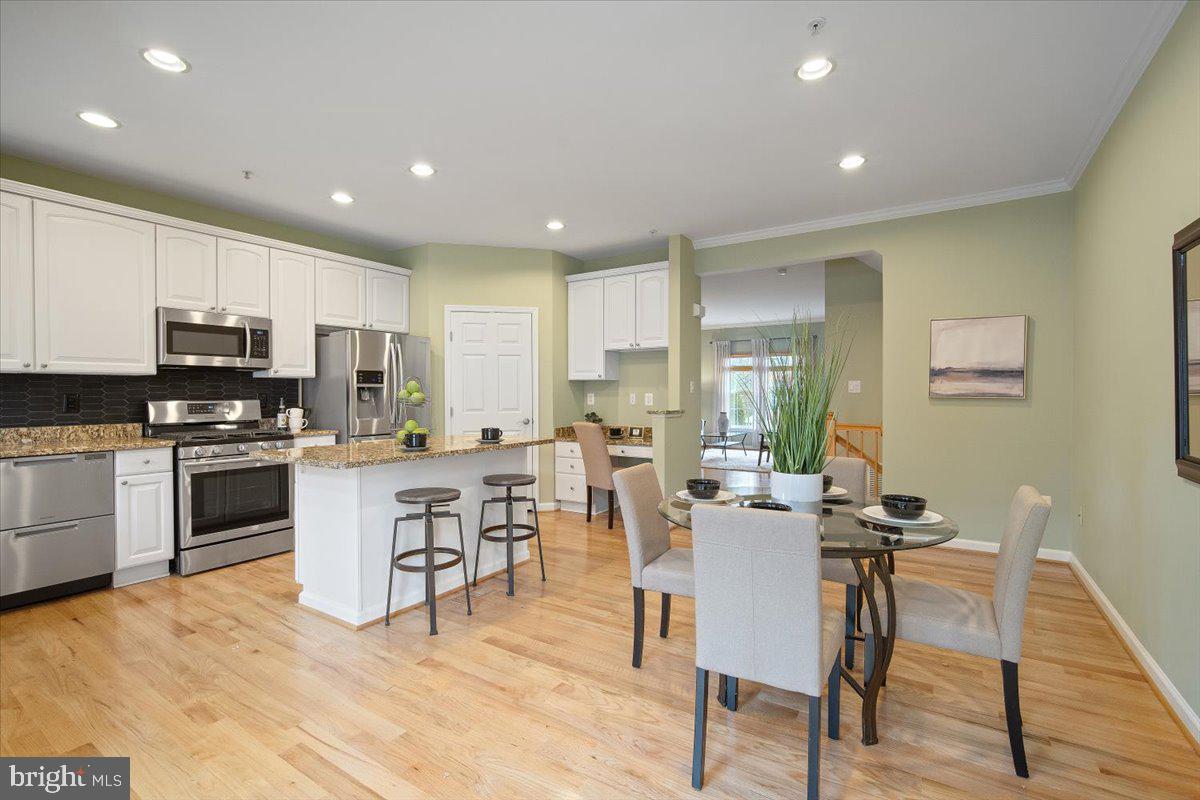 607 Gatestone Street Gaithersburg, MD 20878 - Photo 12 of 31 Stainless Steel appliances