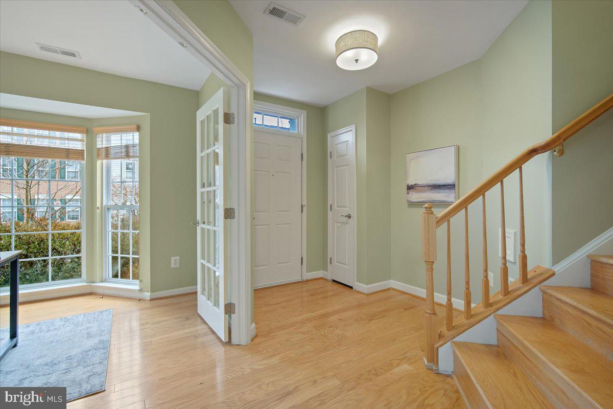 607 Gatestone Street Gaithersburg, MD 20878 - Photo 2 of 31 Foyer Entrance