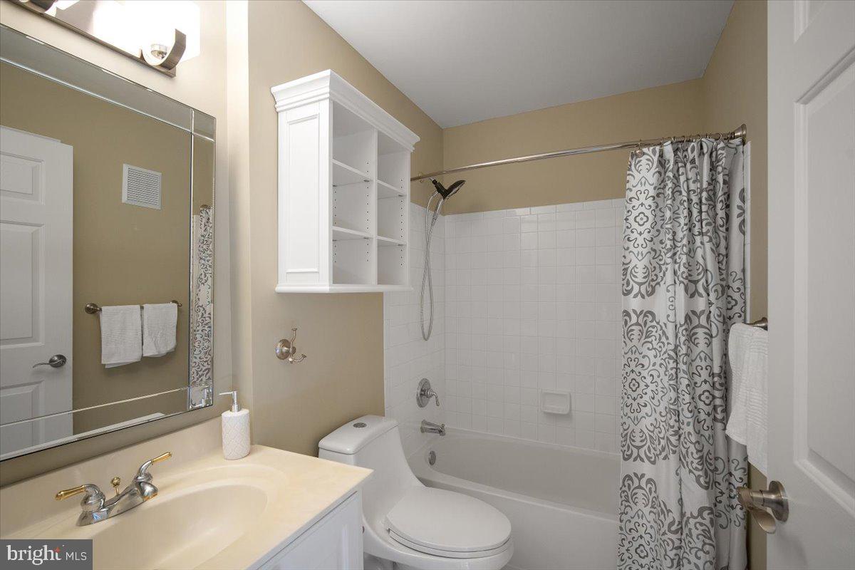607 Gatestone Street Gaithersburg, MD 20878 - Photo 25 of 31 Hall Bath