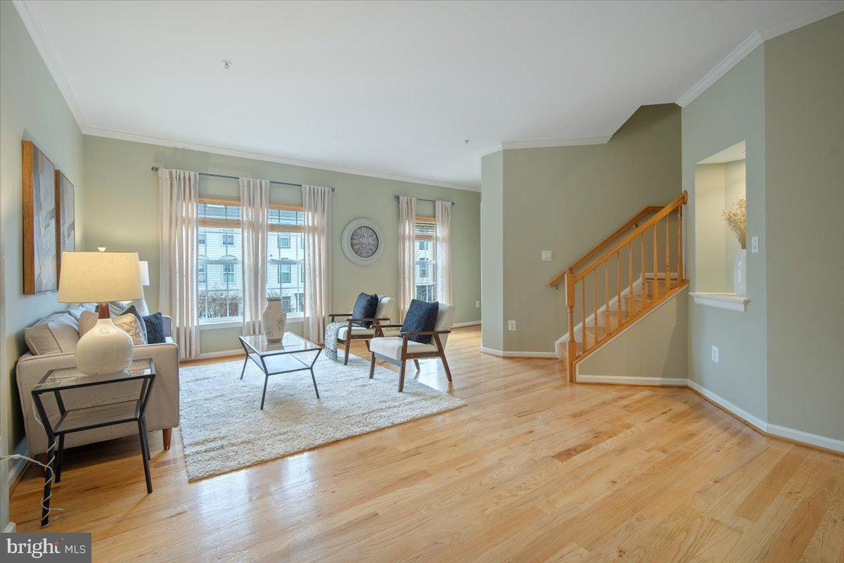 607 Gatestone Street Gaithersburg, MD 20878 - Photo 5 of 31 Spacious Living Room