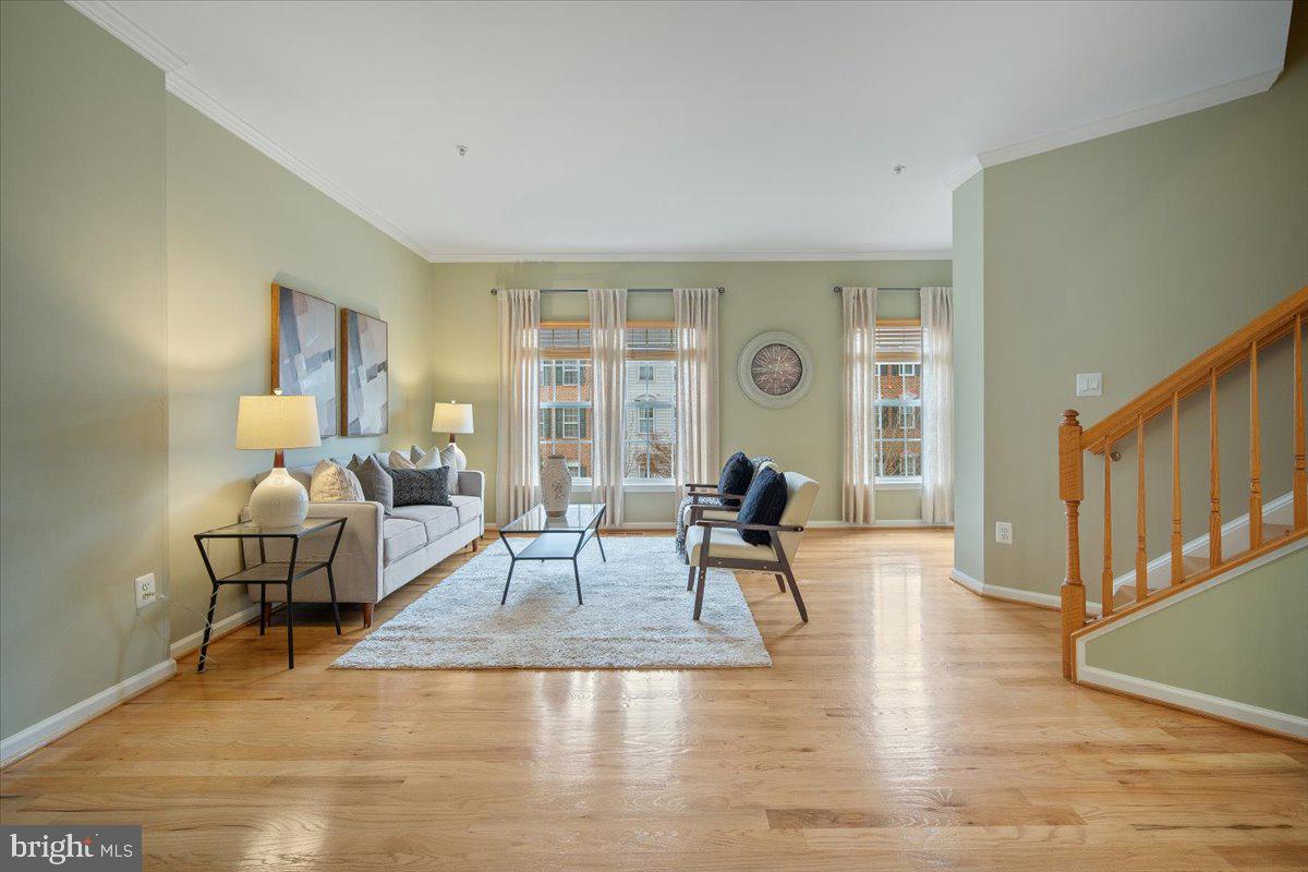 607 Gatestone Street Gaithersburg, MD 20878 - Photo 6 of 31 Lots of Natural Light