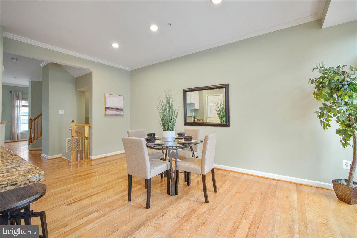 607 Gatestone Street Gaithersburg, MD 20878 - Photo 9 of 31 Large Breakfast Area