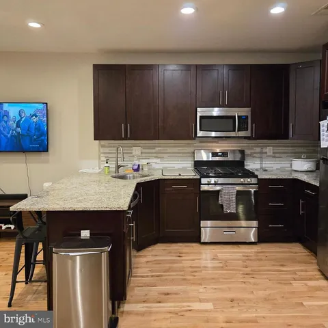 $2,300 | 4309 Main Street, Unit 2, Philadelphia, PA 19127