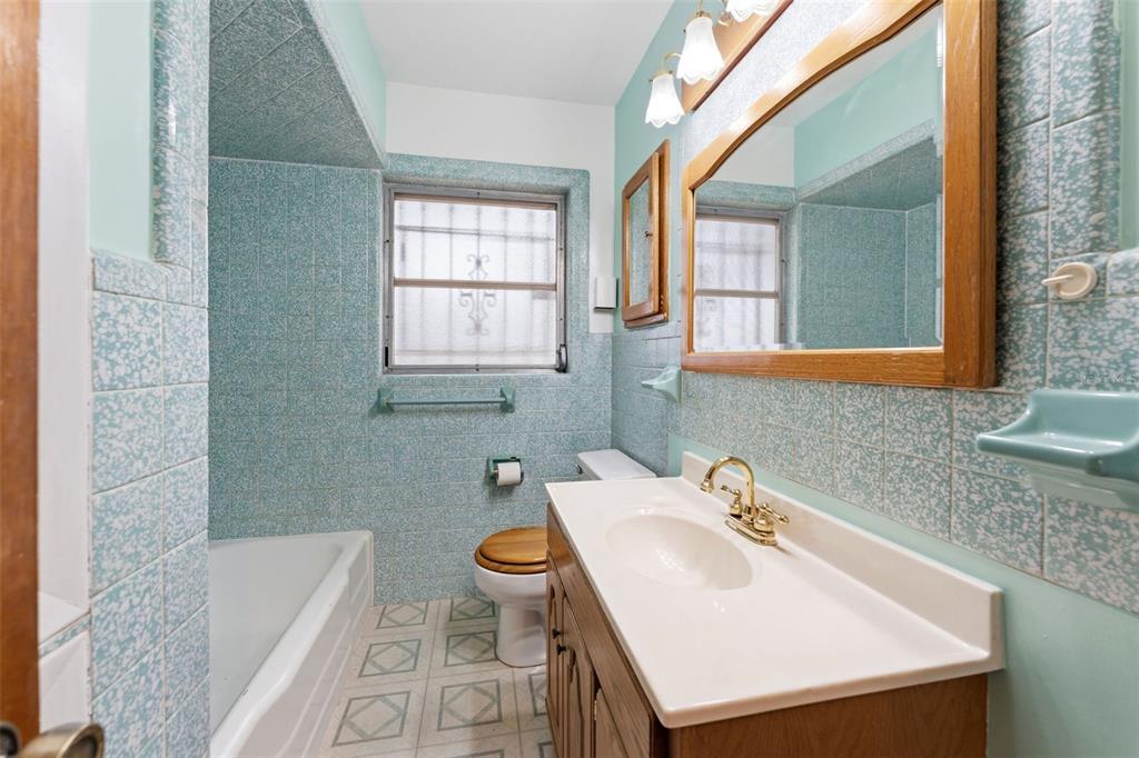 2711 West Heiter Street Tampa, FL 33607 - Photo 8 of 36