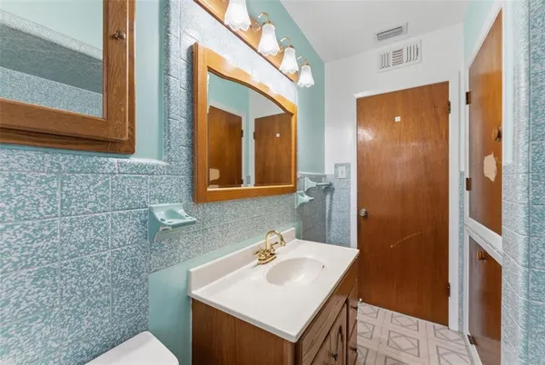 $1,950 | 2711 West Heiter Street, Tampa, FL 33607