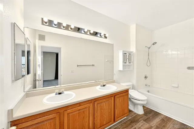 $2,300 | 18929 East Warren Circle, Unit C205, Aurora, CO 80013
