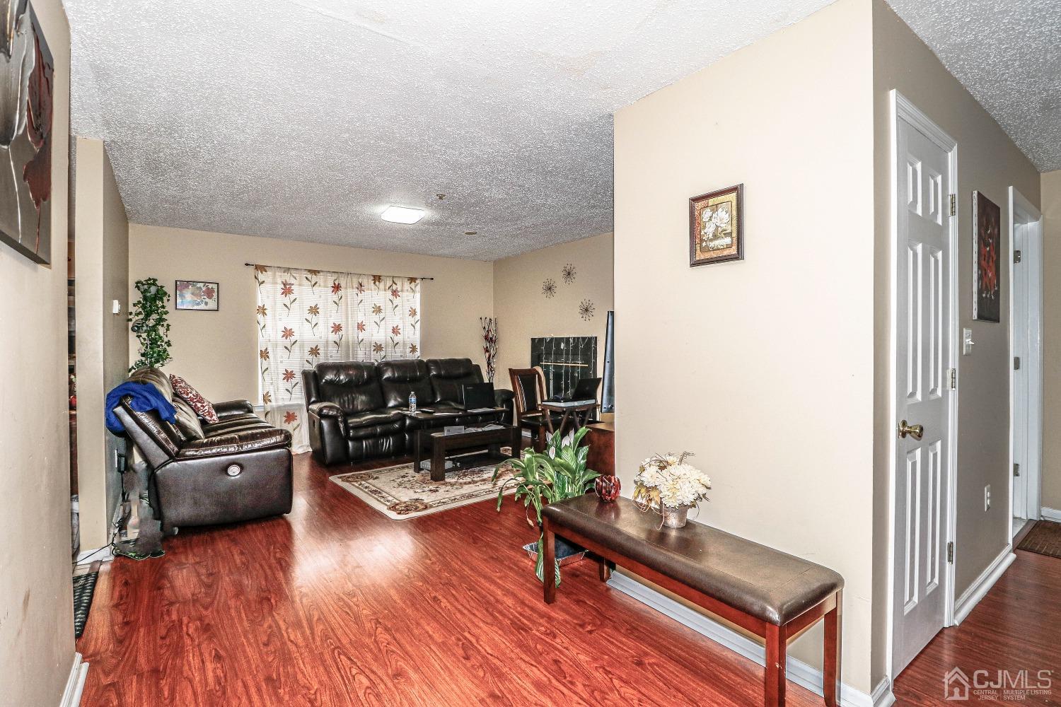 44 Prestwick Way Edison, NJ 08820 - Photo 4 of 22 Gallery Image 4