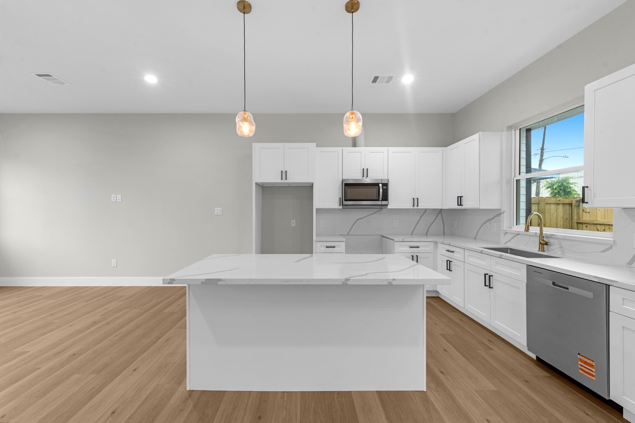 2348 Delafield Street Houston, TX 77023 - Photo 7 of 24