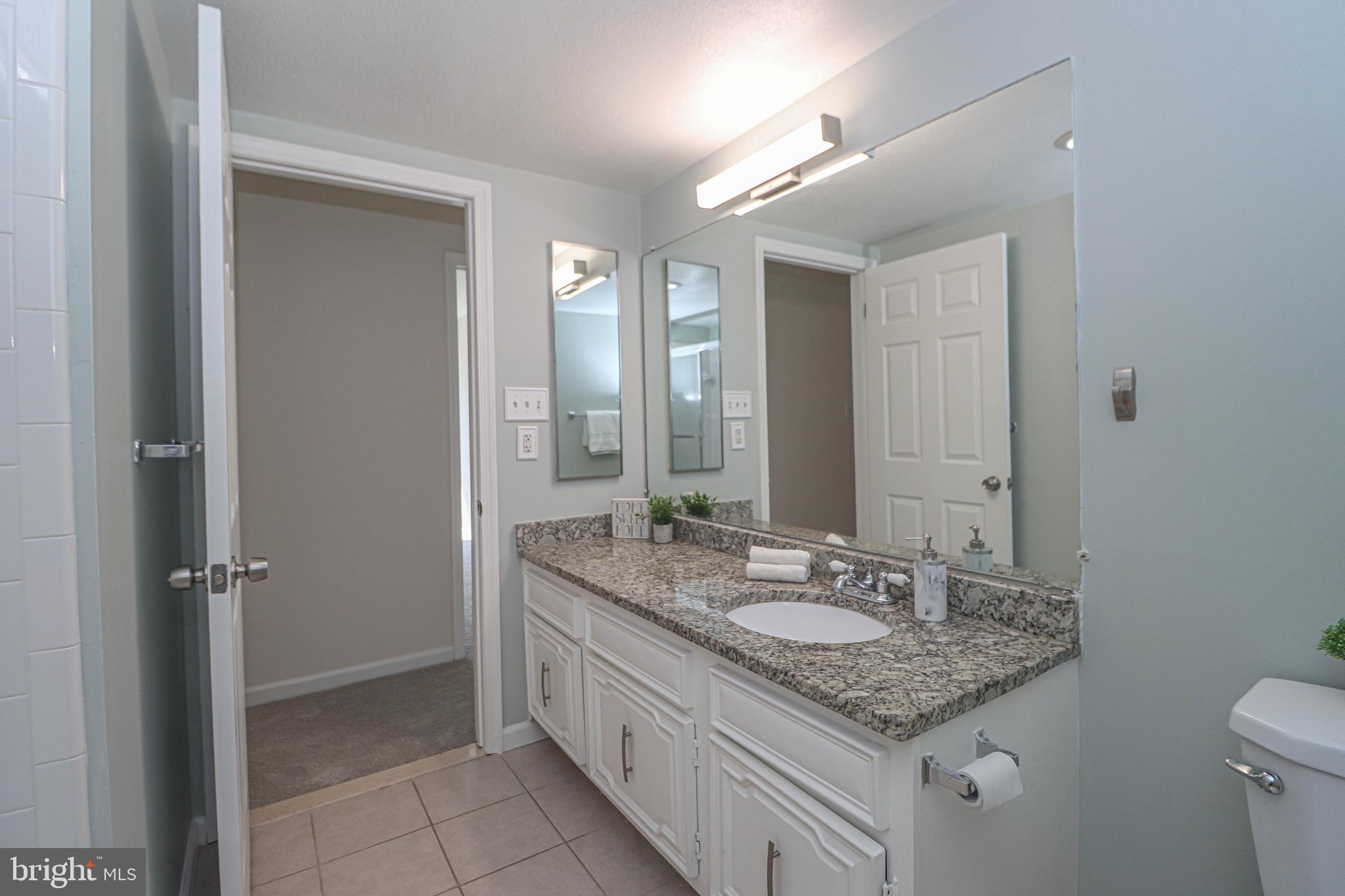 140 Georgetown Road, Unit 10 Annapolis, MD 21403 - Photo 23 of 43 Hallway Full Bath
