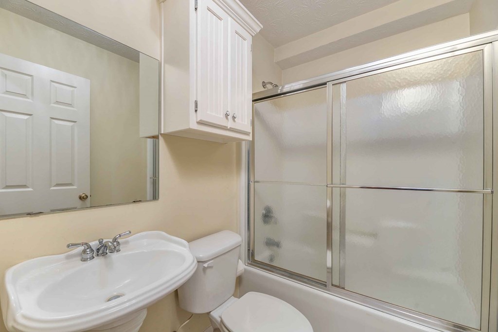 1207 Mack Scott Road Pine Mountain, GA 31822 - Photo 21 of 38 FULL bathroom in hall
