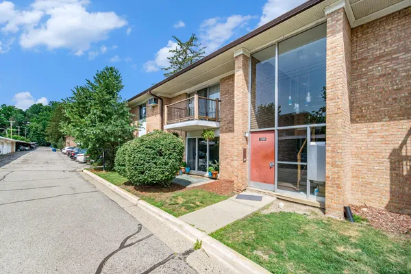 $1,875 | 1209 Island Drive, Unit 102, Ann Arbor, MI 48105