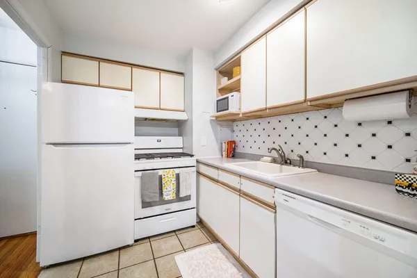 $1,875 | 1209 Island Drive, Unit 102, Ann Arbor, MI 48105