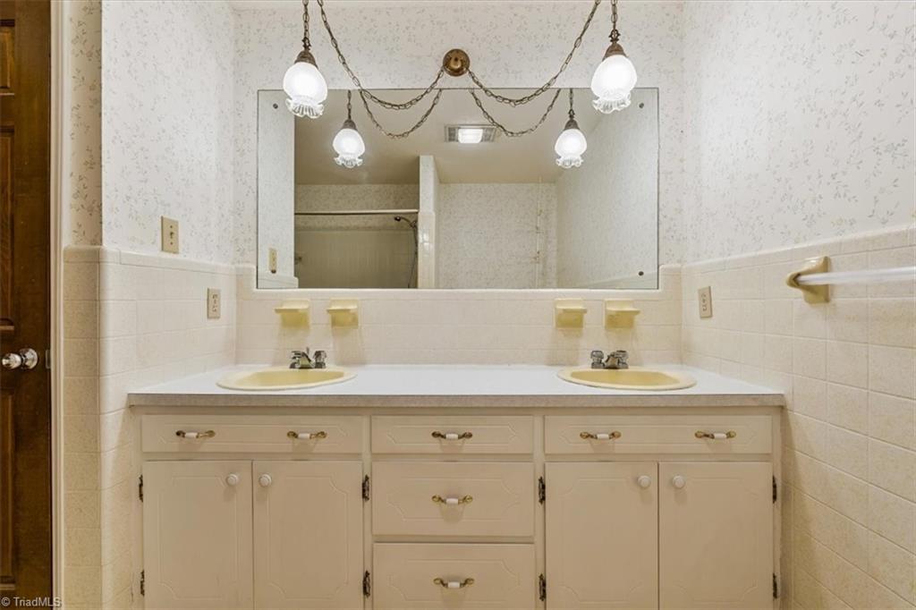 4403 Oakcliffe Road Greensboro, NC 27406 - Photo 23 of 45 Gallery Image 23