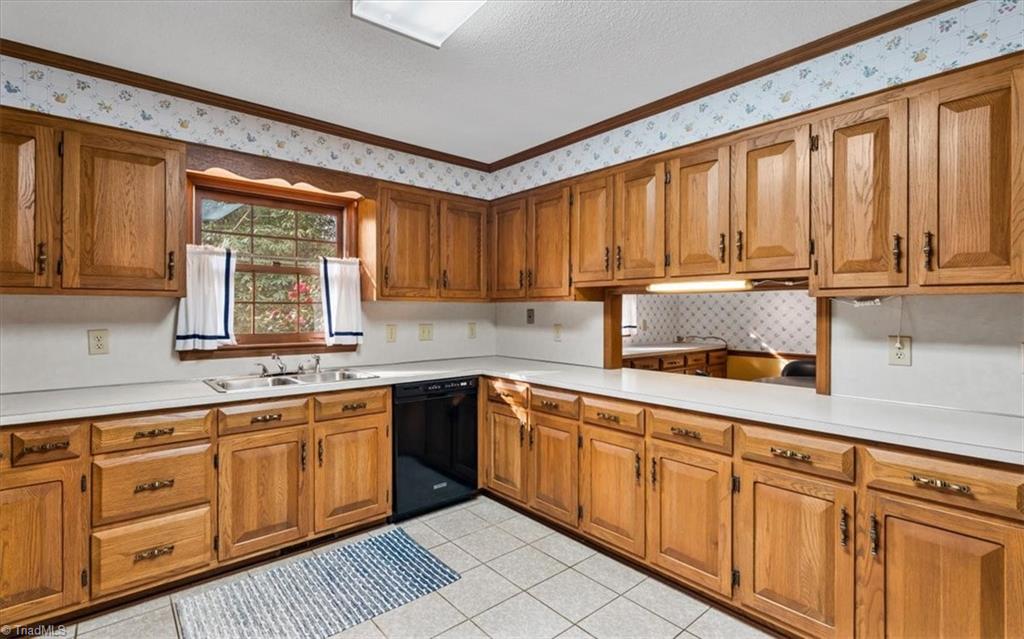 4403 Oakcliffe Road Greensboro, NC 27406 - Photo 8 of 45 Gallery Image 8