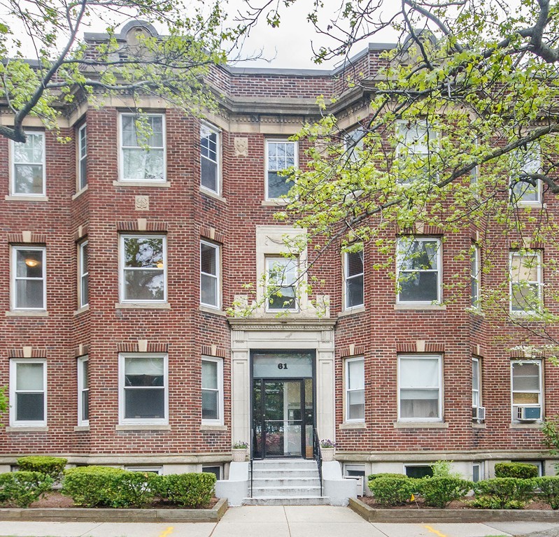 61 Thatcher Street, Unit 3 Brookline, MA 02446 - Photo 1 of 22