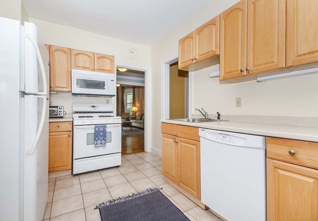 61 Thatcher Street, Unit 3 Brookline, MA 02446 - Photo 14 of 22