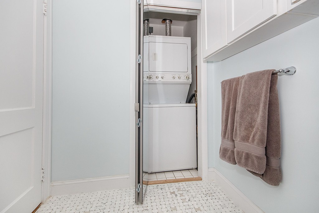 61 Thatcher Street, Unit 3 Brookline, MA 02446 - Photo 16 of 22