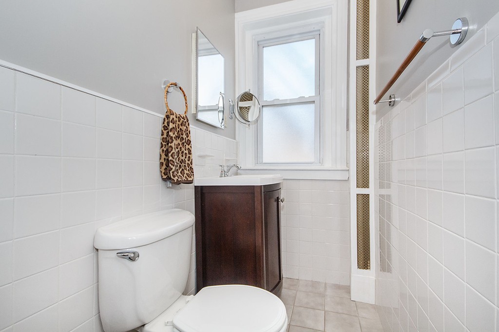 61 Thatcher Street, Unit 3 Brookline, MA 02446 - Photo 17 of 22