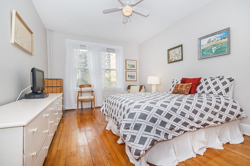 61 Thatcher Street, Unit 3 Brookline, MA 02446 - Photo 4 of 22