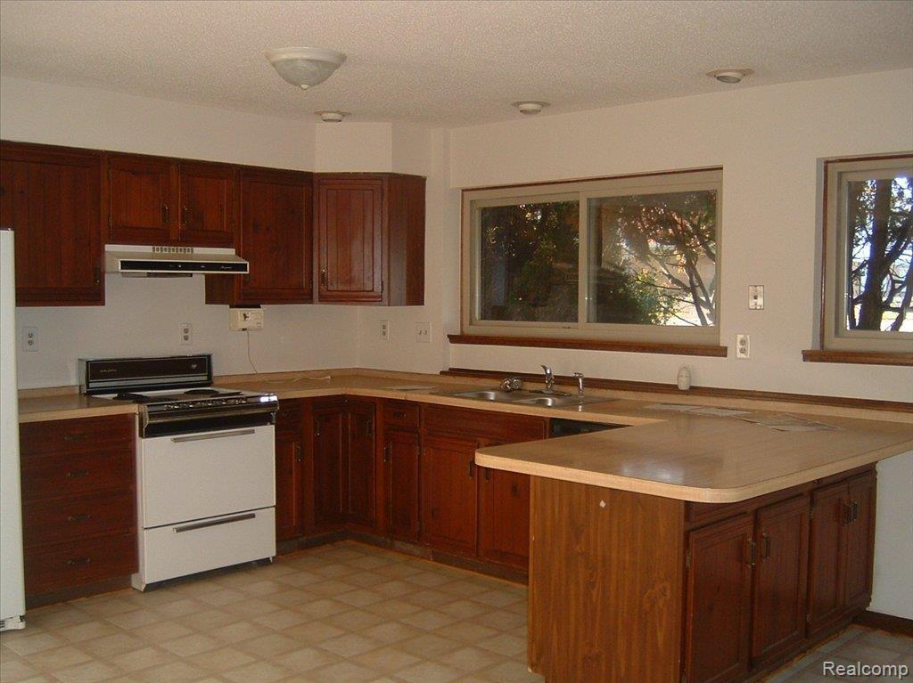5612 West Dunbar Road Monroe, MI 48161 - Photo 5 of 12 5612 w dunbar kitchen