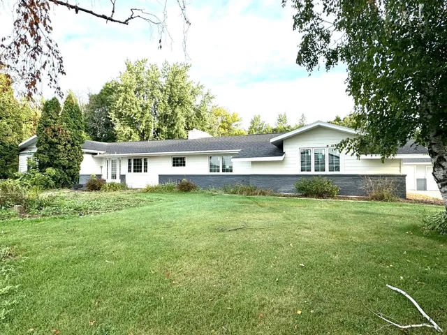 $251,000 | 505 6th Street Northeast, Roseau, MN 56751