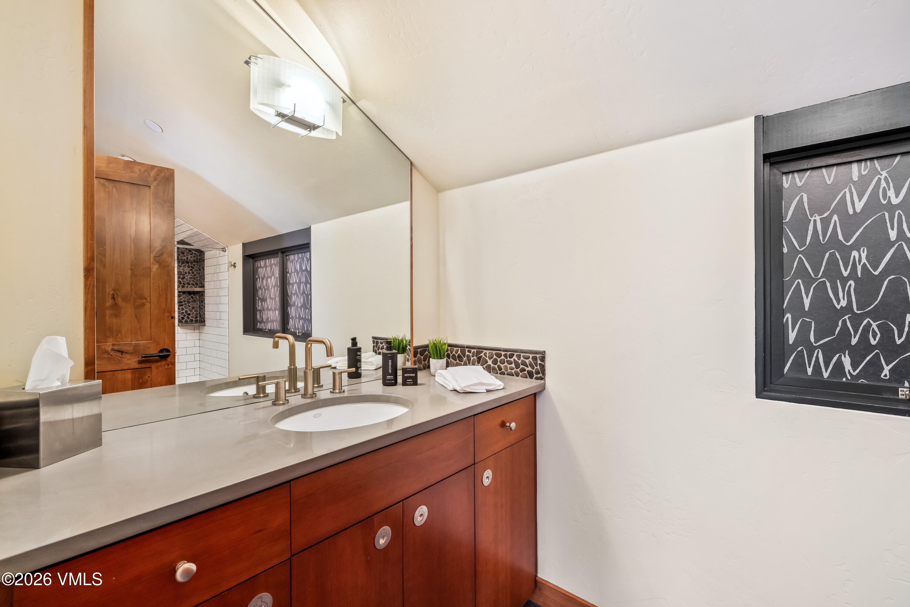 421 Main Street, Unit R2 Minturn, CO 81645 - Photo 21 of 41 Guest Bath