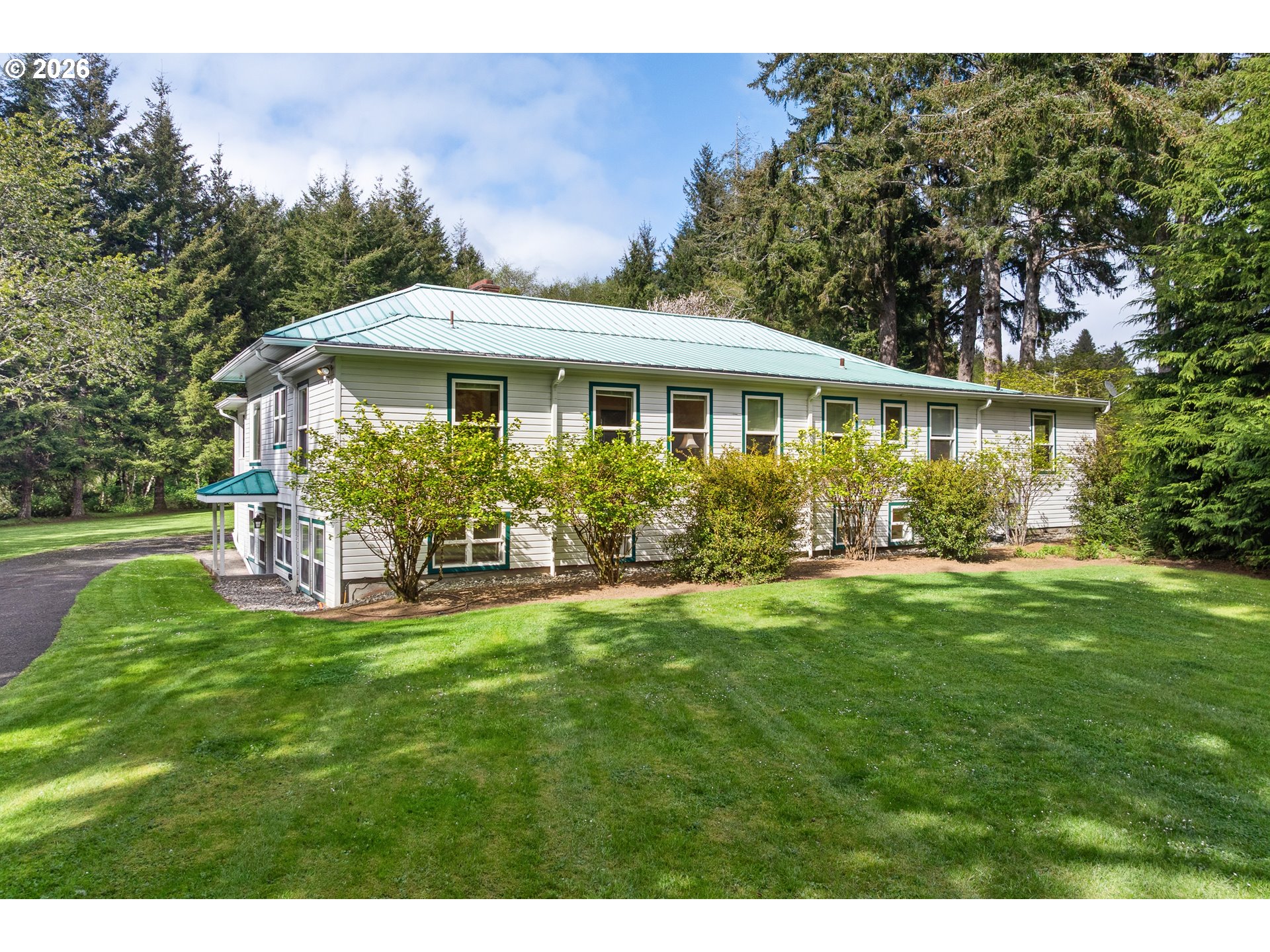 36725 North Highway 101 Nehalem, OR 97131 - Photo 4 of 40 a front view of a house with garden
