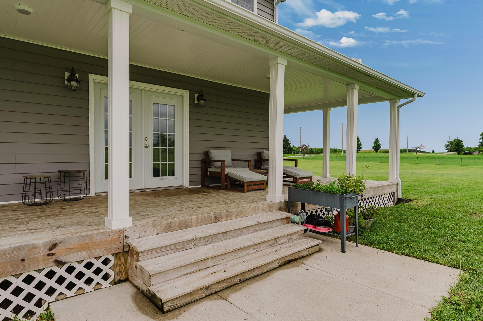 6722 Crumley Road Southwest Lancaster, OH 43130 - Photo 63 of 92 Back Deck