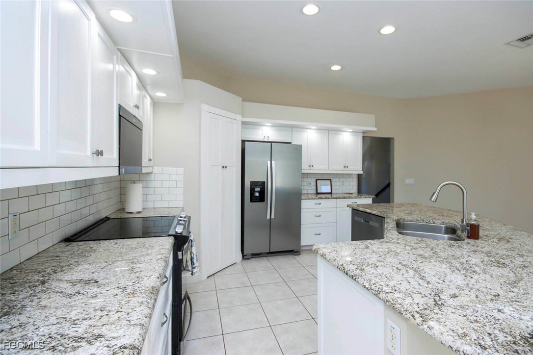 717 Gopher Walk Way Sanibel, FL 33957 - Photo 10 of 39