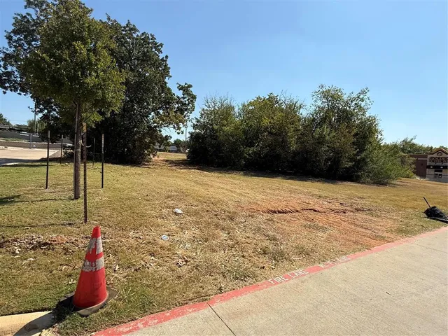 $800,000 | 710 North Industrial Boulevard, Euless, TX 76039