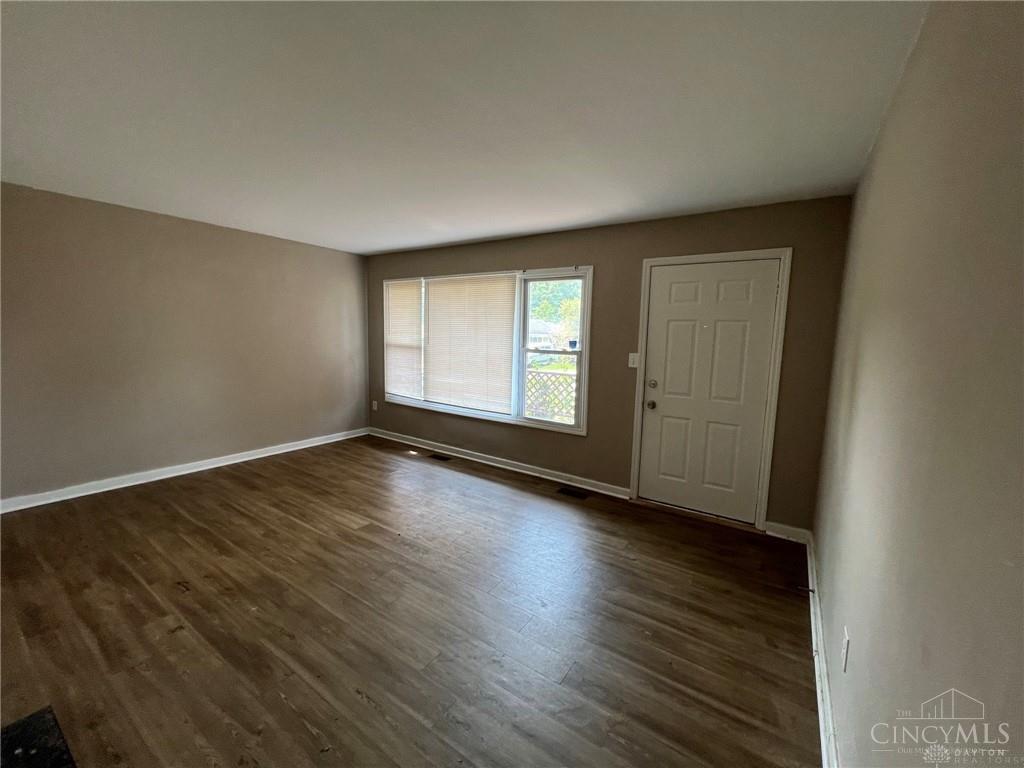 2568 Adams Road Cincinnati, OH 45231 - Photo 3 of 10