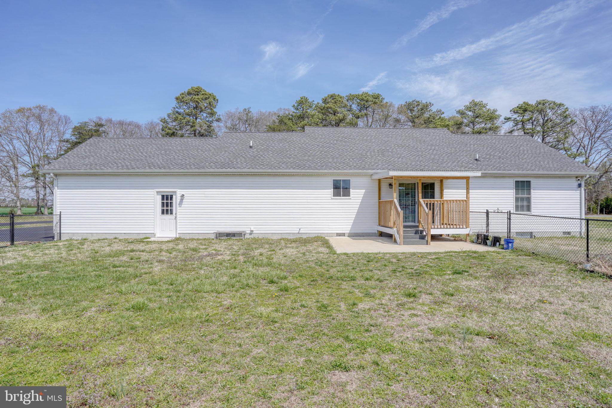 12448 Deer Forest Road Bridgeville, DE 19933 - Photo 13 of 44 Spacious home with inviting porch.