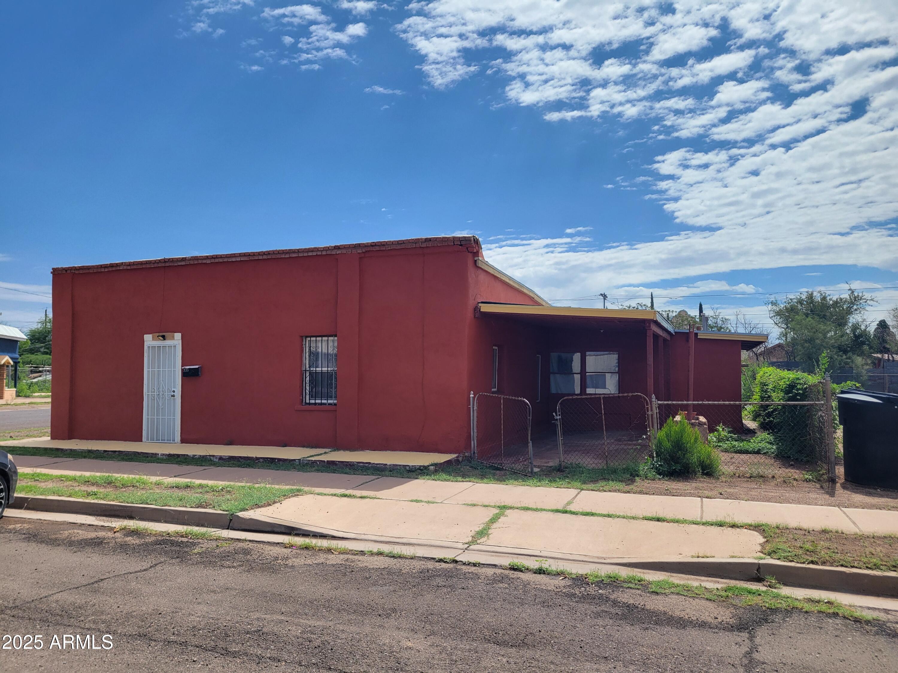 335 North G Avenue Douglas, AZ 85607 - Photo 6 of 20 a house with a yard