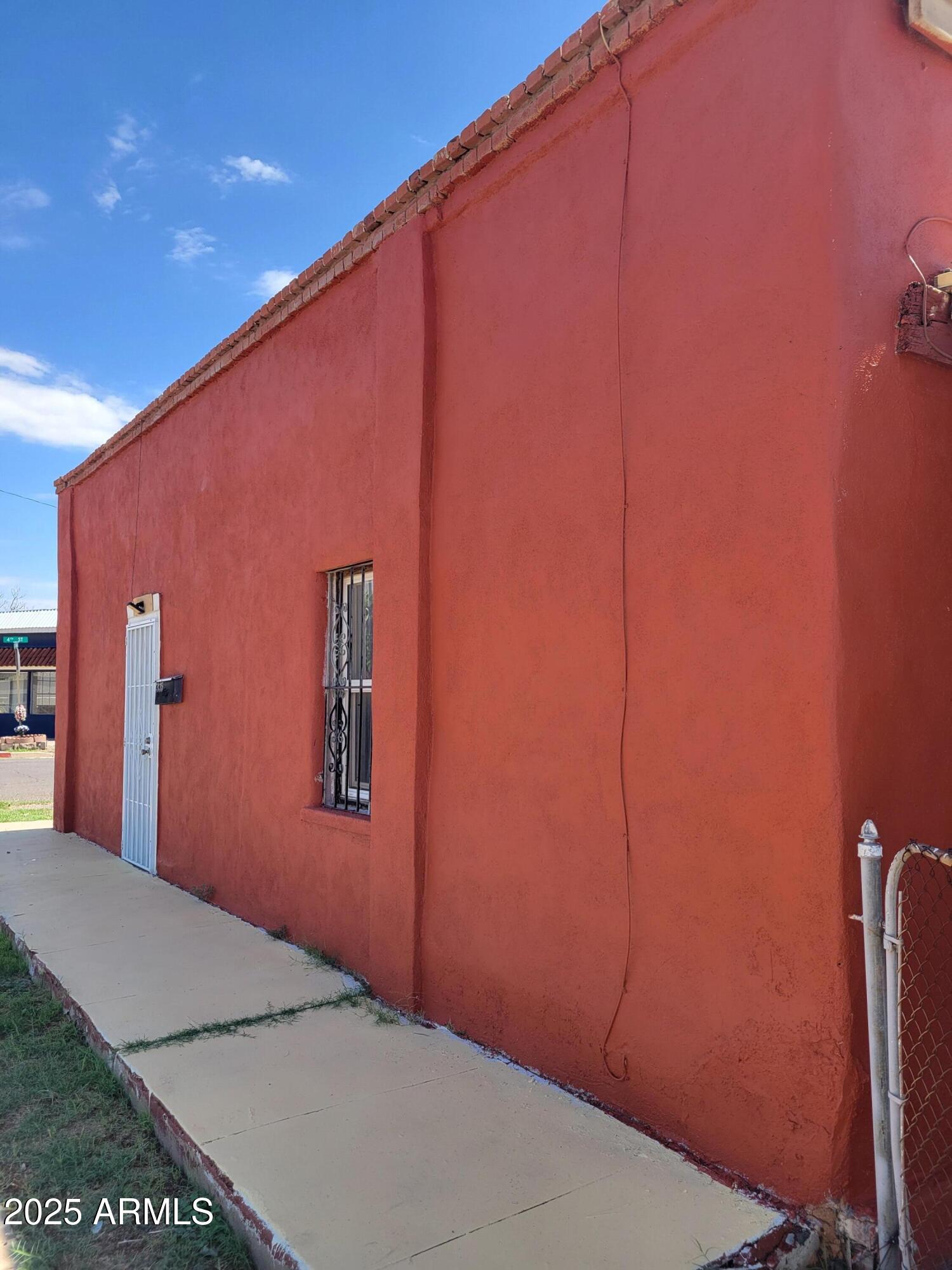 335 North G Avenue Douglas, AZ 85607 - Photo 7 of 20 a view of an empty room
