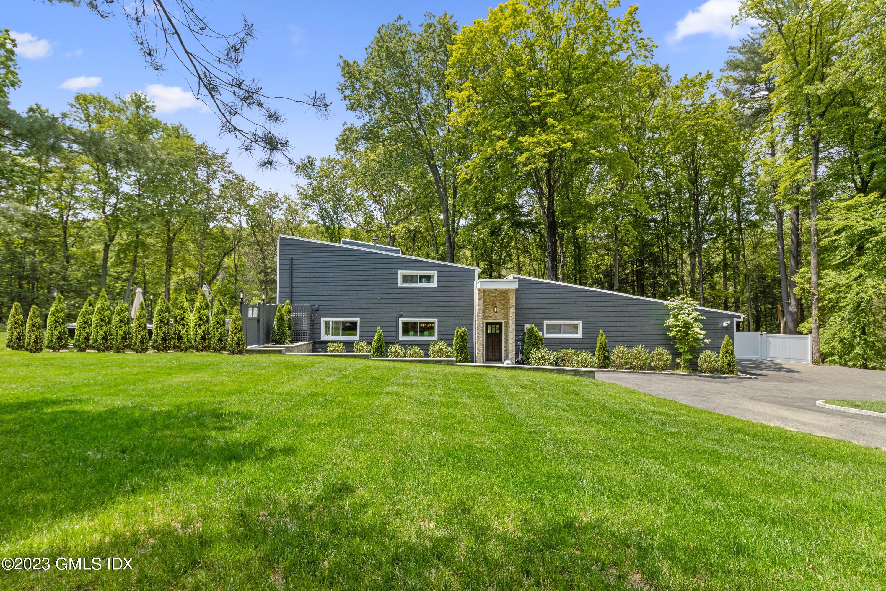 19 Heronvue Road Greenwich, CT 06831 - Photo 1 of 1 19 Heronvue Rd Front
