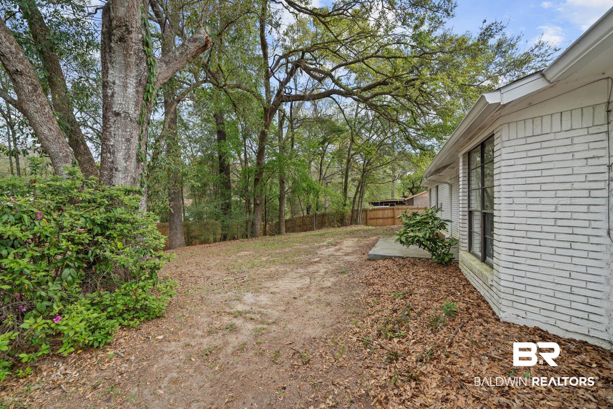 5716 Post Oak Court Mobile, AL 36609 - Photo 20 of 23 Mature Oak Trees