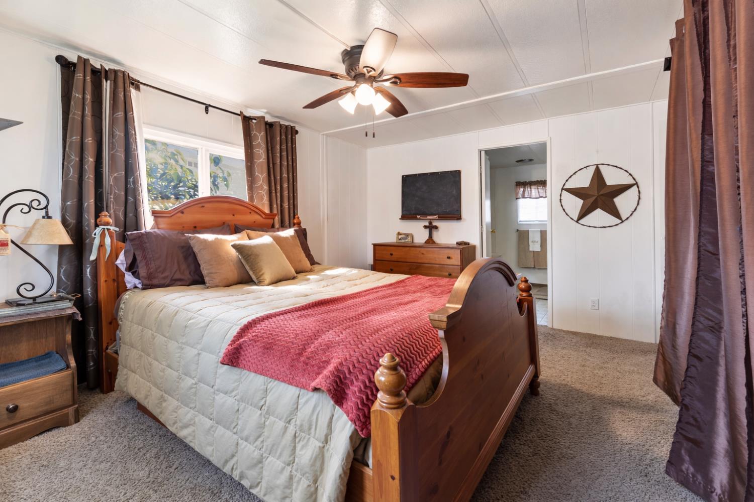 10383 Larkin Road, Unit 15 Live Oak, CA 95953 - Photo 5 of 32 a bedroom with a bed and a flat tv screen