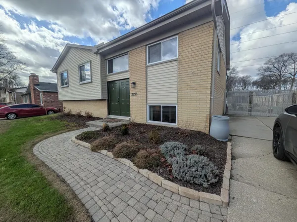 $279,000 | 18298 Alvaro Avenue, Riverview, MI 48193