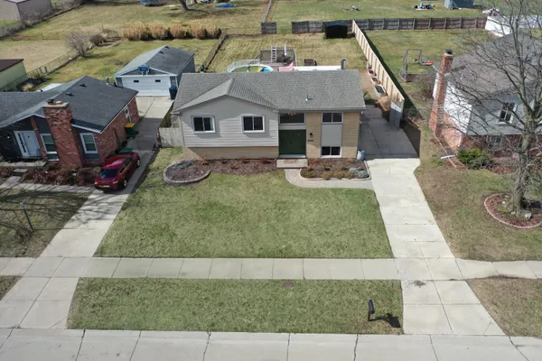 $279,000 | 18298 Alvaro Avenue, Riverview, MI 48193