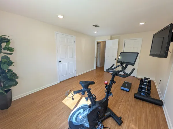 $279,000 | 18298 Alvaro Avenue, Riverview, MI 48193