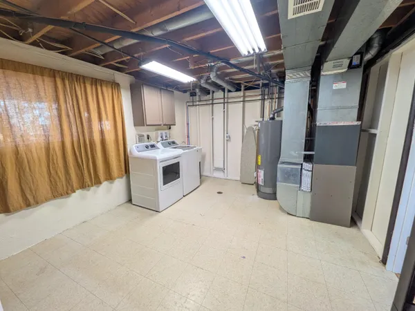 $279,000 | 18298 Alvaro Avenue, Riverview, MI 48193