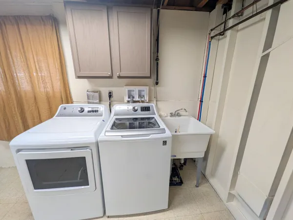 $279,000 | 18298 Alvaro Avenue, Riverview, MI 48193