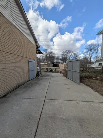 $279,000 | 18298 Alvaro Avenue, Riverview, MI 48193