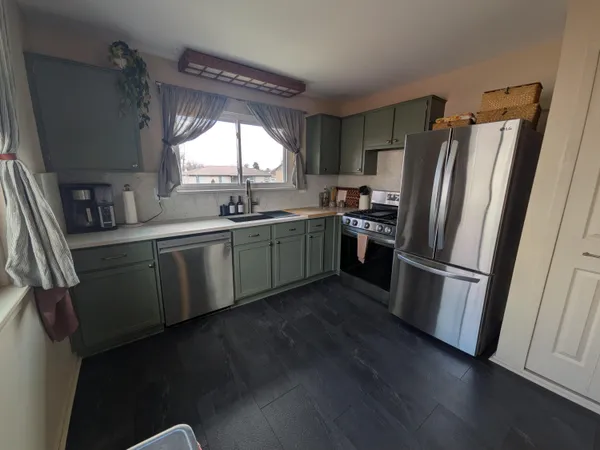 $279,000 | 18298 Alvaro Avenue, Riverview, MI 48193